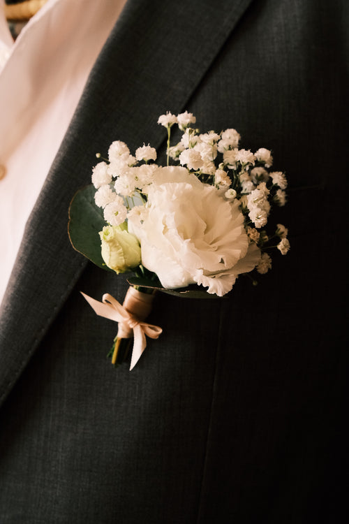 Boutonnière et accessoires floraux